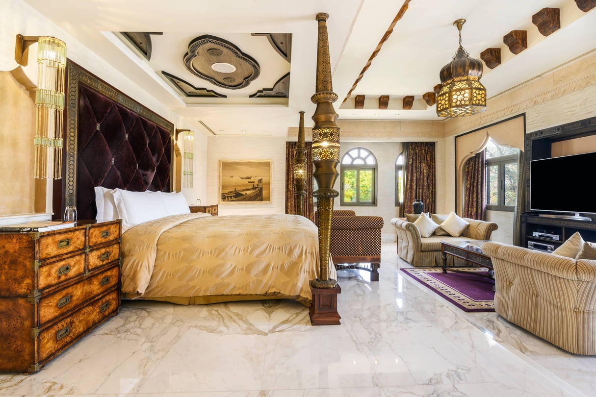 Sharq Village & Spa dohsq royal bedroom 0168 hor clsc